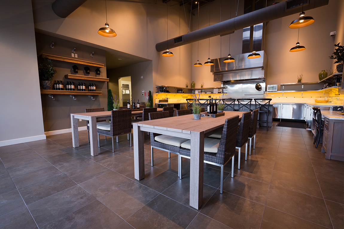 DINING ROOM & COMMERCIAL KITCHEN